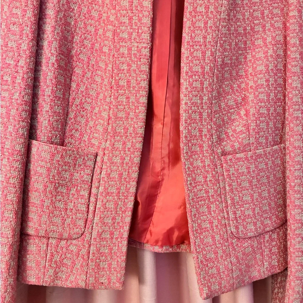 Calvin Klein Pink Tweed Suit with pencil skirt (Blazer=6, Skirt =4) - Picture 6 of 13